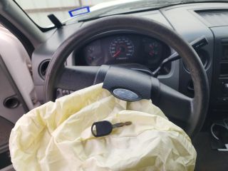 2007 Ford F-150 - Interior Steering Wheel With Keys Image